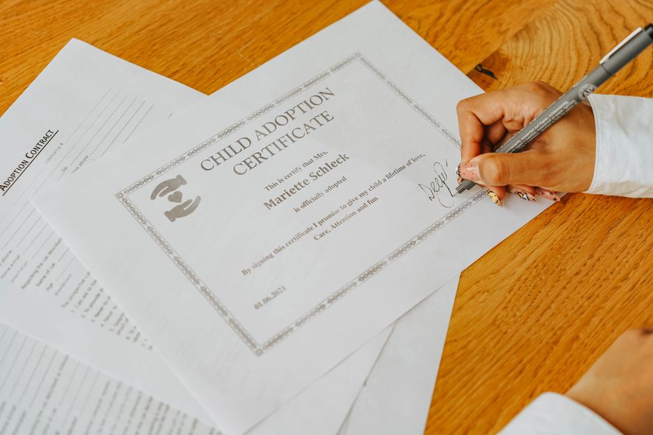 An adoption contract including a no-declaw clause