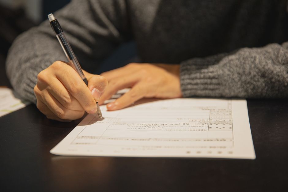 An employee submitting a volunteer time off request form