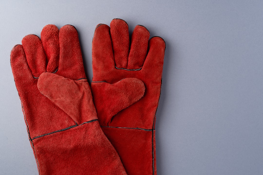 Gloves for handling cats with suspected skin conditions